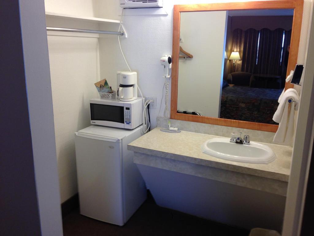 Travelodge By Wyndham Moose Jaw Rom bilde